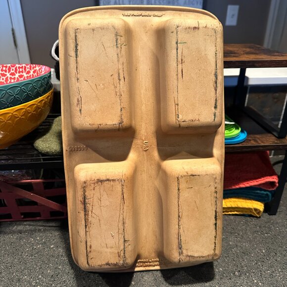 Pampered Chef Family Heritage 4 Loaf Stoneware - Picture 2 of 2